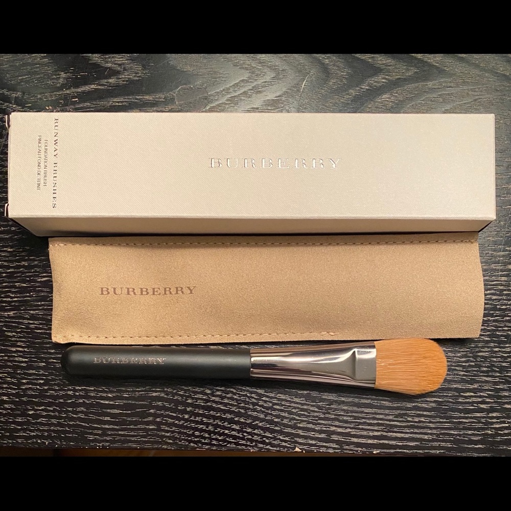 Burberry foundation brush